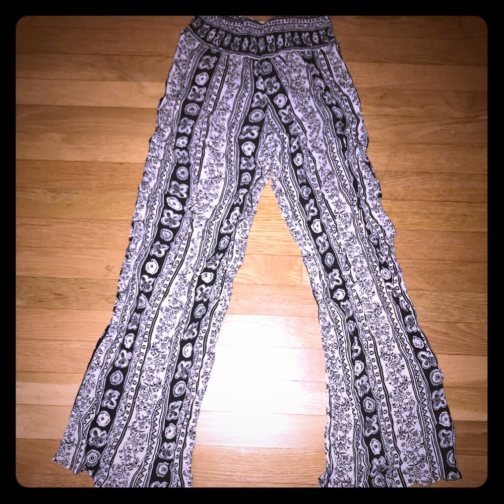 Lowest price available! Wide leg floral pants!